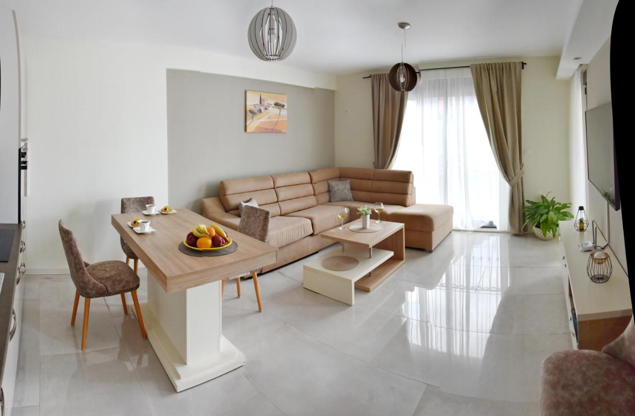 Ralux Apartman Tivat Buitenkant foto